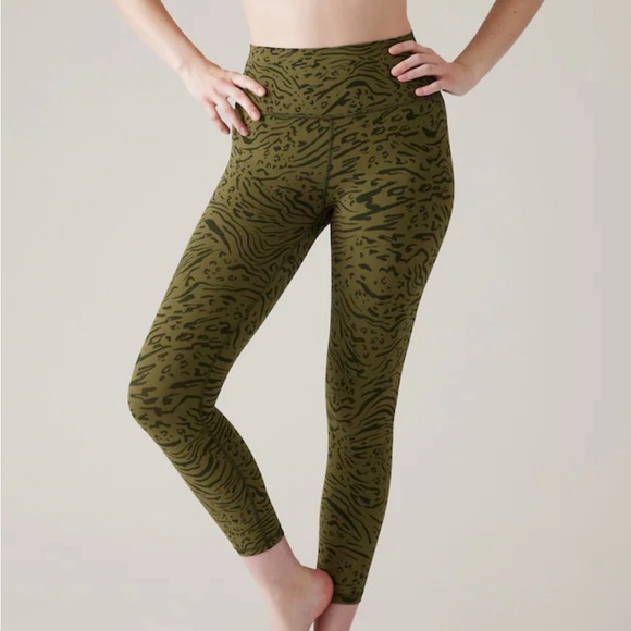 Athleta Pants - NWOT Athleta Trancend 7/8 leggings